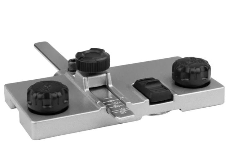 mak-199232-5-makita-199232-5-guide-rail-adaptor-01.jpg Makita 199232-5 Guide Rail Adaptor - Image 1